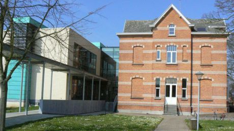 Fotohokje in Zingem, Alfred Amelotstraat 53, Gemeentehuis